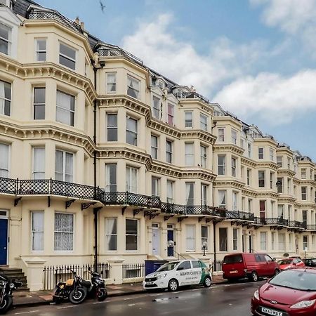 3 Queens Gardens Sea View Apartment Eastbourne Eksteriør billede