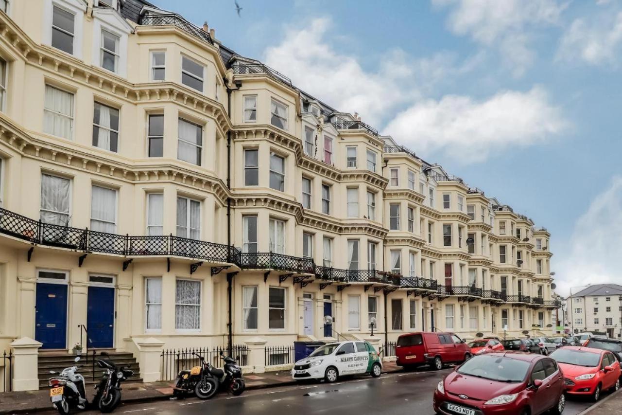 3 Queens Gardens Sea View Apartment Eastbourne Eksteriør billede