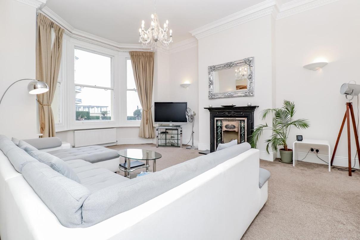 3 Queens Gardens Sea View Apartment Eastbourne Eksteriør billede
