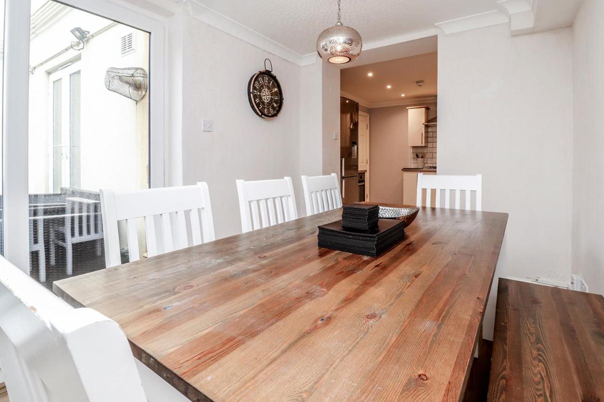 3 Queens Gardens Sea View Apartment Eastbourne Eksteriør billede